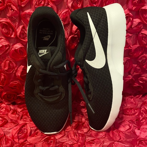 Nike Tanjun Women's - Picture 2 of 9